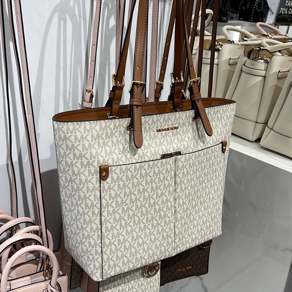 MICHAEL KORS JET SET TRAVEL MEDIUM DOUBLE POCKET TOTE 
VANILLA SIGNATURE
NWT - Picture 8 of 16